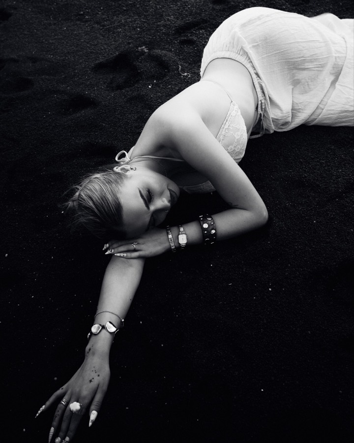 BLACK ROCKS — PORTRAIT II &mdash; photo 1