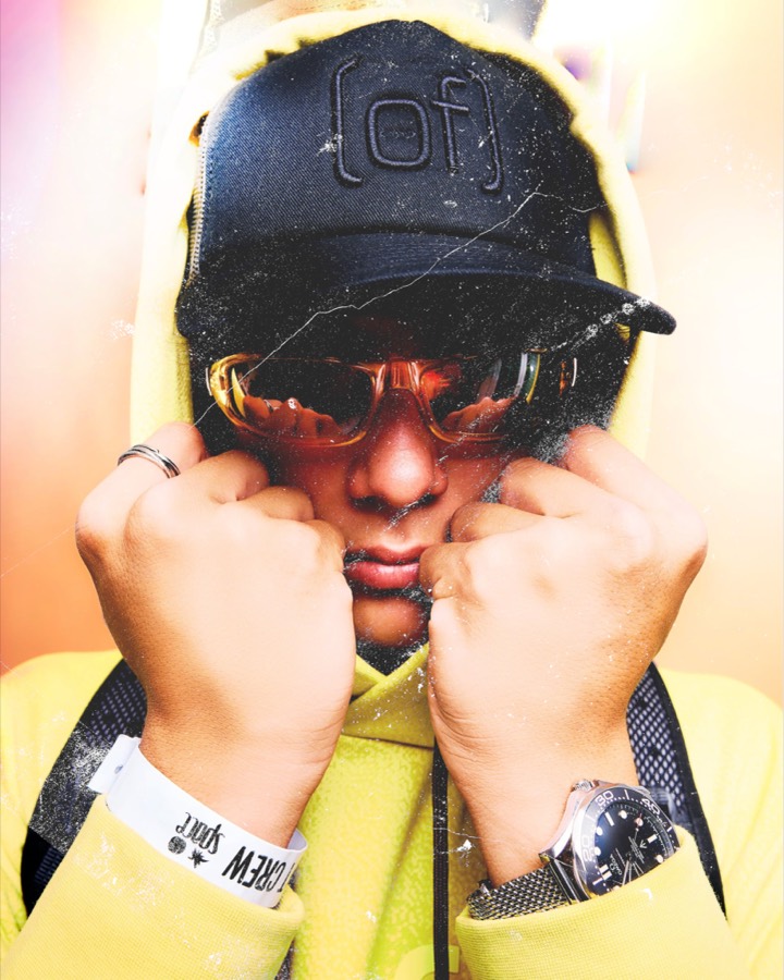 PORTRAIT — YELLOW HOODIE &mdash; photo 1